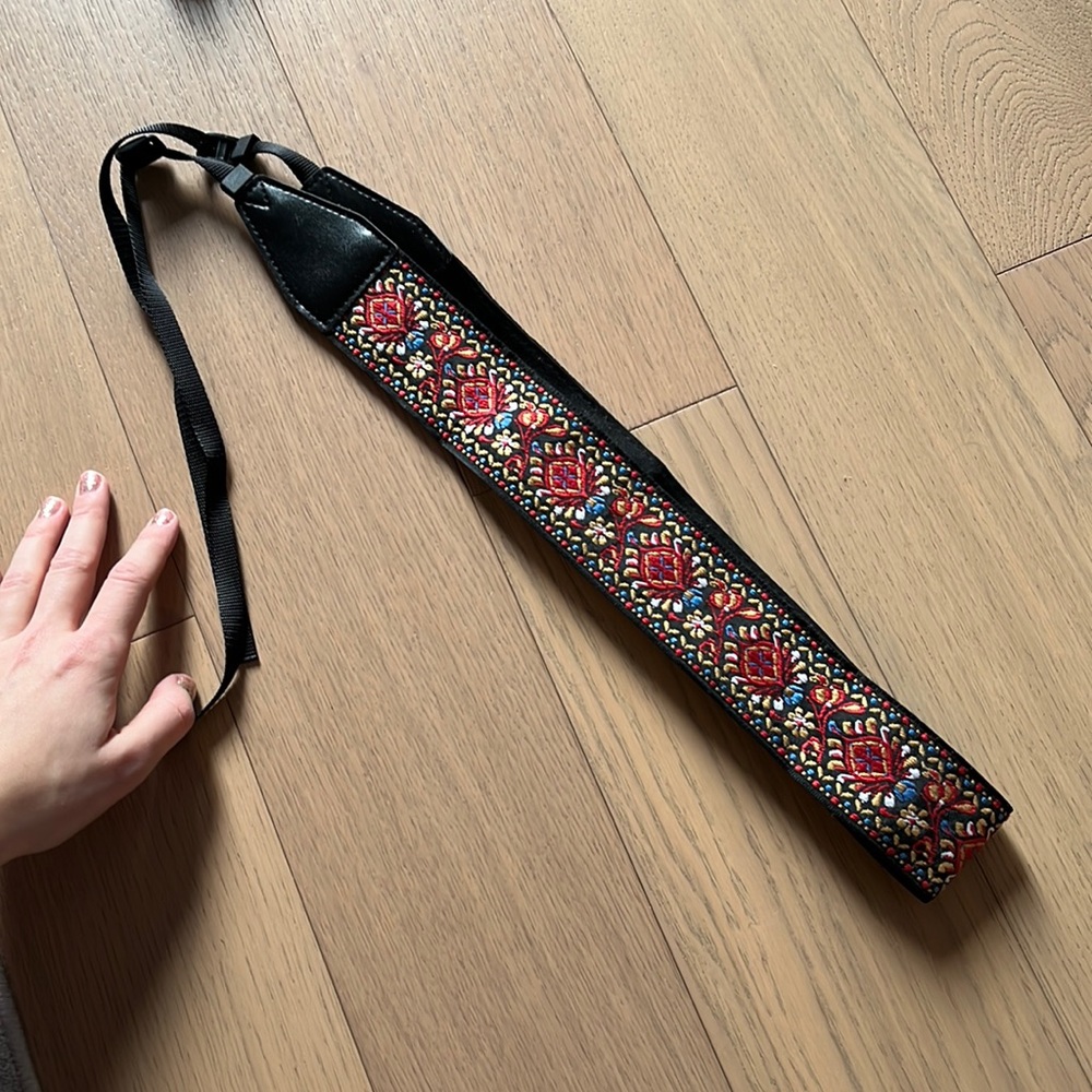 Art tribute camera strap
